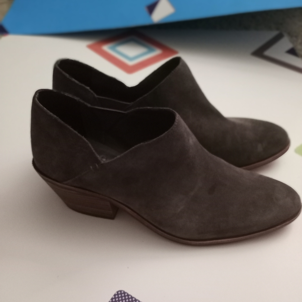 Vince camuto shoes for women,  size 9.5